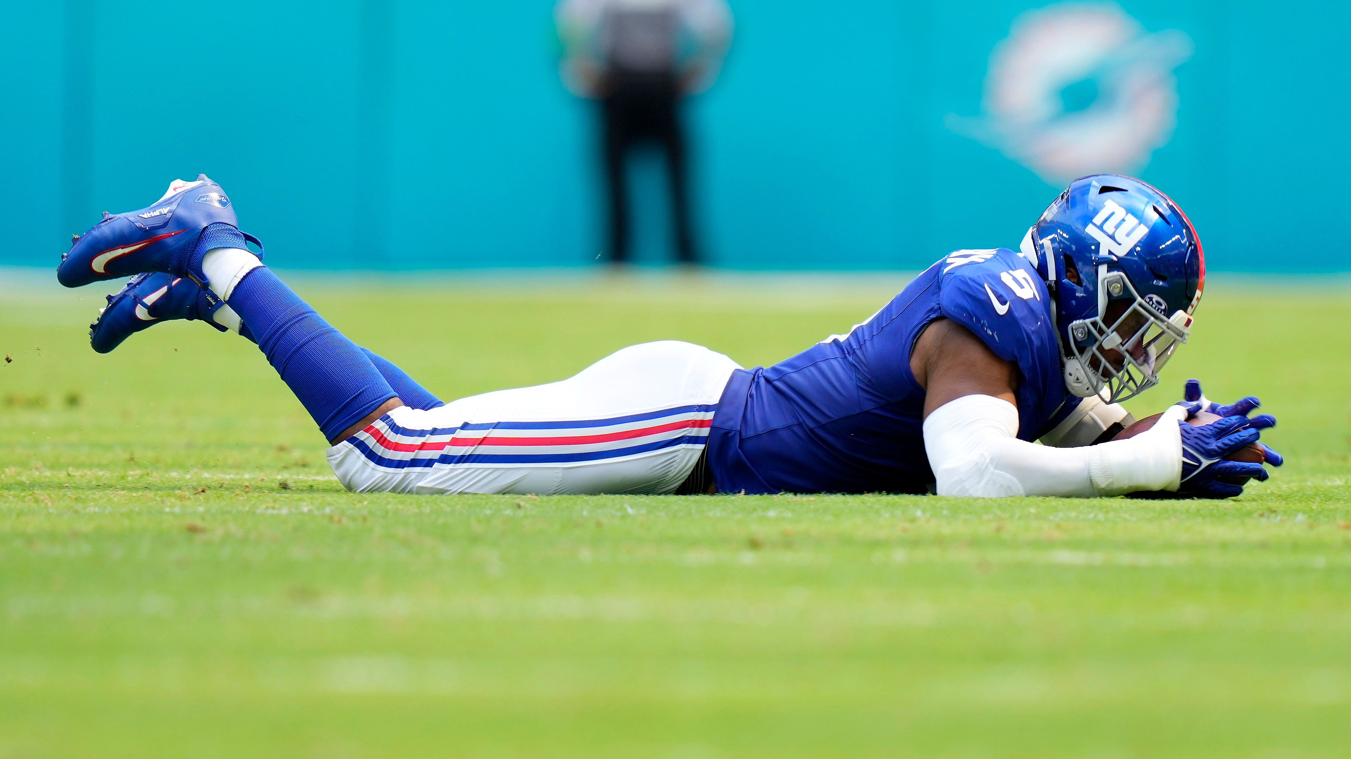 <strong>NFC East: New York Giants</strong><br>Bilanz nach Week 5 in 2023: 1-4 (4. Platz)<br>Bilanz nach Week 5 in 2022: 4-1 (3. Platz)<br>Den Giants fehlt offensichtlich Star-Running-Back Saquon Barkley. Auch Daniel Jones zeigt momentan, dass er im Vorjahr wohl deutlich "überperformed" hat. Auf einen starken Start 2022 folgte nun ein absoluter Horror-Beginn. Die Giants einfach from "Hero" to "Zero".