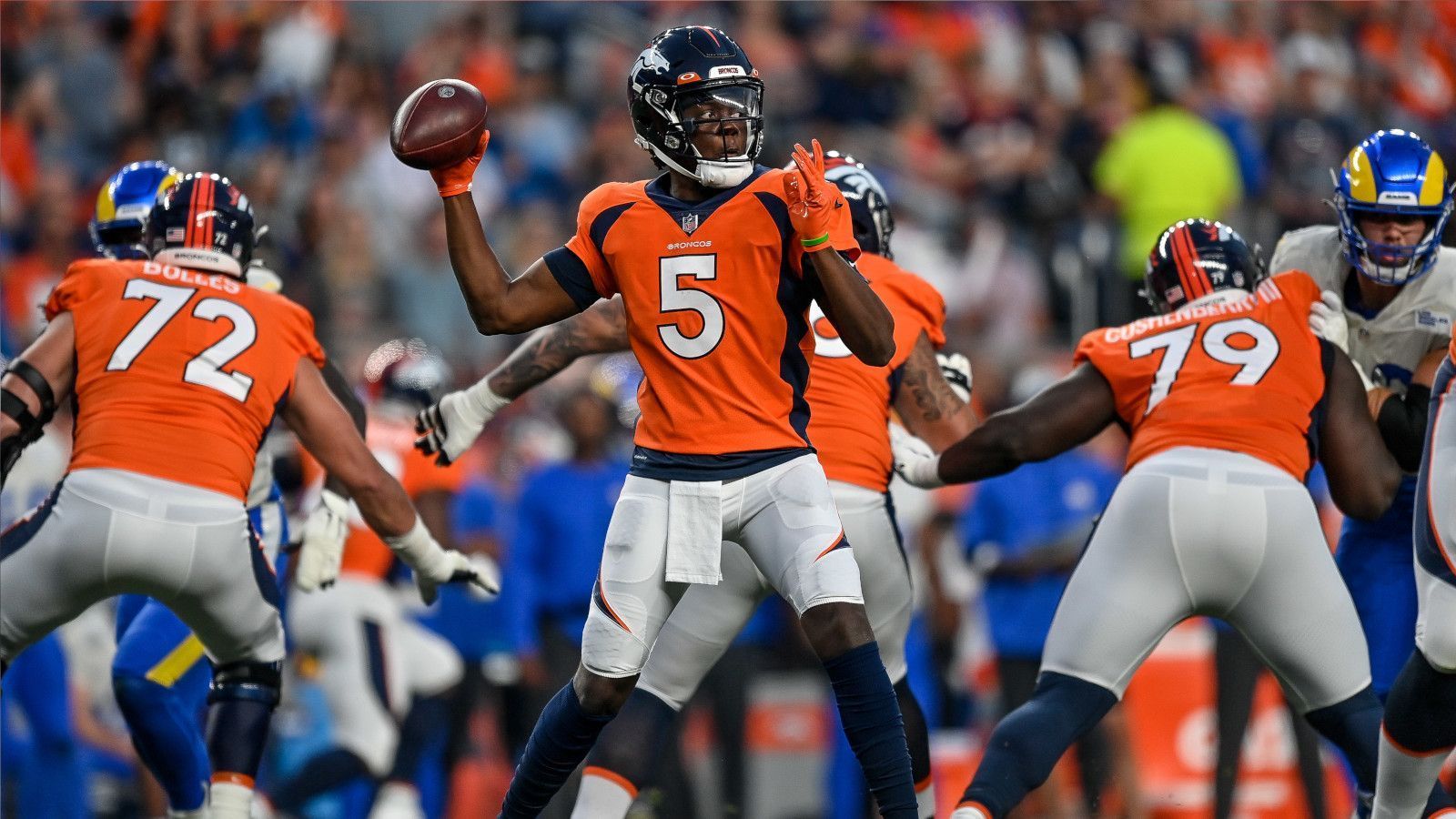 
                <strong>Gewinner: Teddy Bridgewater</strong><br>
                Nicht mehr Viele haben an ihn geglaubt, doch Bridgewater hat mit seinen Leistungen in der Preseason nicht nur die Fans überzeugt, sondern auch die Denver Broncos. Seine Statistiken in drei Spielen: 22/30 Pässe, 241 Yards, 3 Touchdowns, 0 Interceptions. Damit hat Bridgewater die Coaches nach einem schwachen Jahr in Carolina überzeugt. Aber auch QB-Kontrahent Drew Lock zeigte gute Leistungen. Die Broncos gehen mit viel Selbstvertrauen in die neue Spielzeit.
              