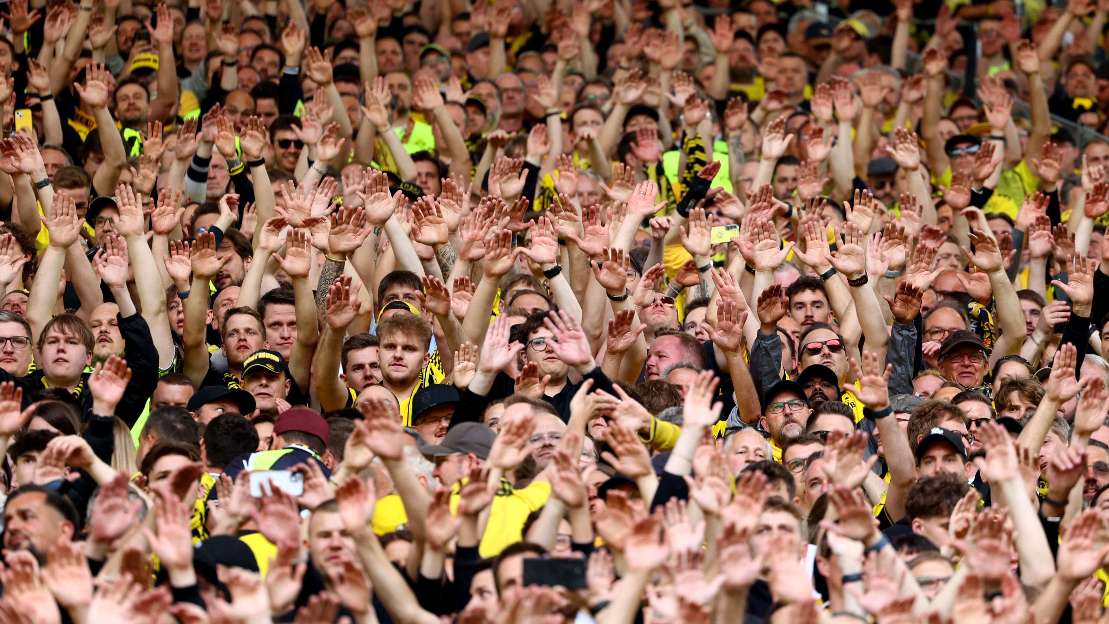 <strong>2045 Borussia Dortmund</strong> <br>Toptalente aus eigener Jugend führen zu Meisterschaft