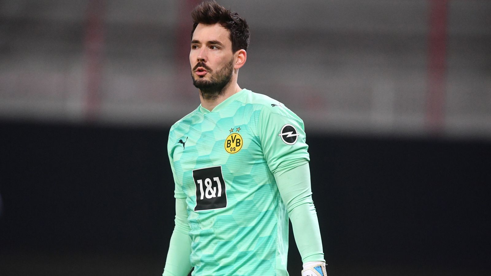 
                <strong>Roman Bürki</strong><br>
                In einer ersten Halbzeit ohne echte Torchance wird der Schweizer nicht geprüft. Muss auch nach dem Seitenwechsel so gut wie gar nicht eingreifen. Beim Pfostenschuss von Olmo wäre er chancenlos gewesen. Pariert vor dem 1:3 noch stark, ist beim Nachschuss dann machtlos. ran.de-Note: 3
              