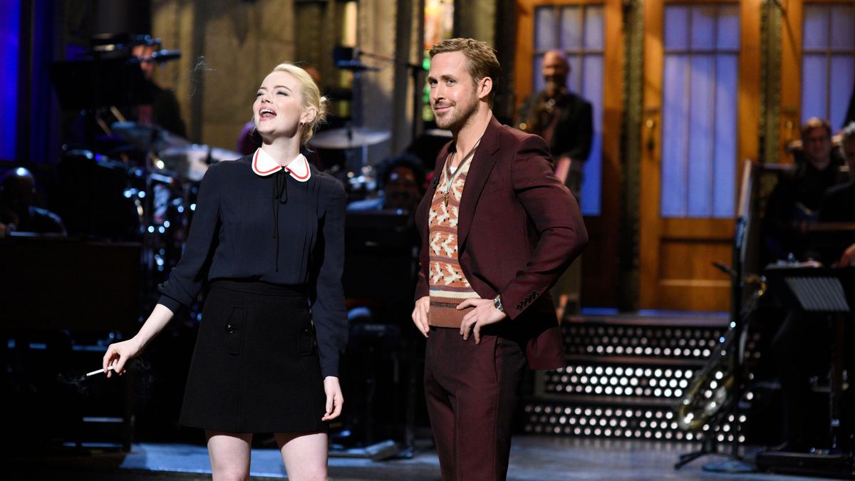 Emma Stone und Ryan Gosling als Gastgeber:innen von "Saturday Night Live" in New York am 30. September 2017. 