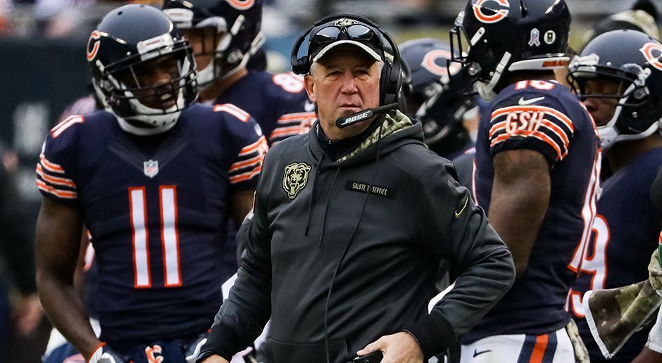 
                <strong>John Fox - Chicago Bears</strong><br>
                Seit John Fox 2015 nach Chicago kam, musste der Trainer ungewohnt viele Niederlagen ertragen. Der Head Coach und die Bears zeigen nun auch im zweiten Jahr, dass es zwischen ihnen nicht passt. Quarterback Jay Cutler zeigt sich wie in der vorherigen Saison in schlechter Verfassung und das Team konnte nur zwei Spiele gewinnen. Vielleicht ziehen Fox und die Bears nach 2016 einen Schlussstrich und wagen einen Neuanfang. 
              
