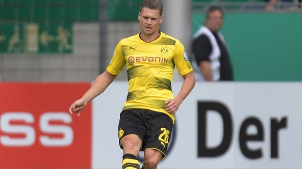 
                <strong>Lukasz Piszczek: Meiste Spiele eines Polen</strong><br>
                Lukasz Piszczek spielt seit 2004 in der Bundesliga: Zuerst für Hertha BSC, seit 2010 für Dortmund. Das Saisonauftakt-Spiel gegen Wolfsburg war seine 249. Bundesliga-Partie. Damit ist der 32-Jährige der Pole mit den meisten Bundesliga-Einsätzen. Er überholte Tomasz Waldoch (ehemals Bochum und Schalke).
              