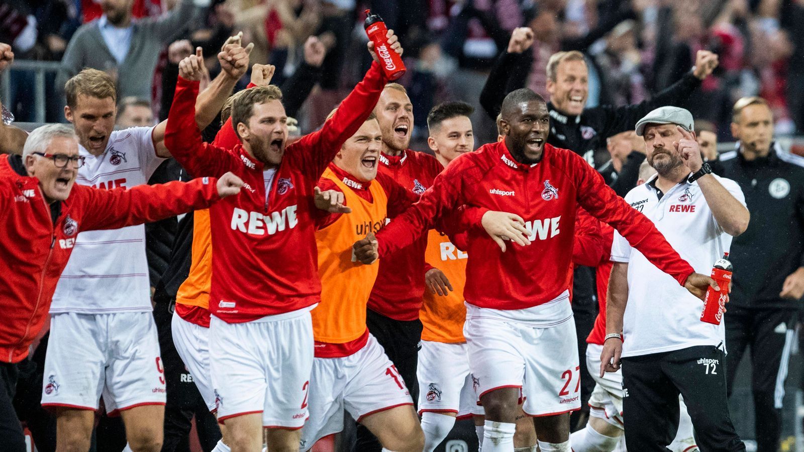 
                <strong>1. FC Köln</strong><br>
                In der Domstadt hat mit Steffen Baumgart eine neue Zeitrechnung bekommen, der temperamentvolle Trainer und der emotionale Traditionsklub scheinen perfekt zusammenzupassen. Die Fans sind wieder im Stadion und sangen zuletzt schon von Europa. Das ist natürlich noch ziemlich früh, aber der FC hat sicherlich das Potenzial, die Überraschungsmannschaft der Saison zu werden. ran-Note: 1
              