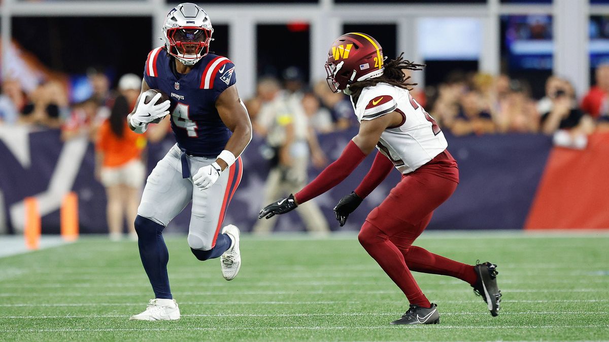 FOXBOROUGH, MA - AUGUST 08: New England Patriots running back Antonio Gibson (4) runs with the ball during the NFL, American Football Herren, USA preseason game between Washington Commanders and Ne...