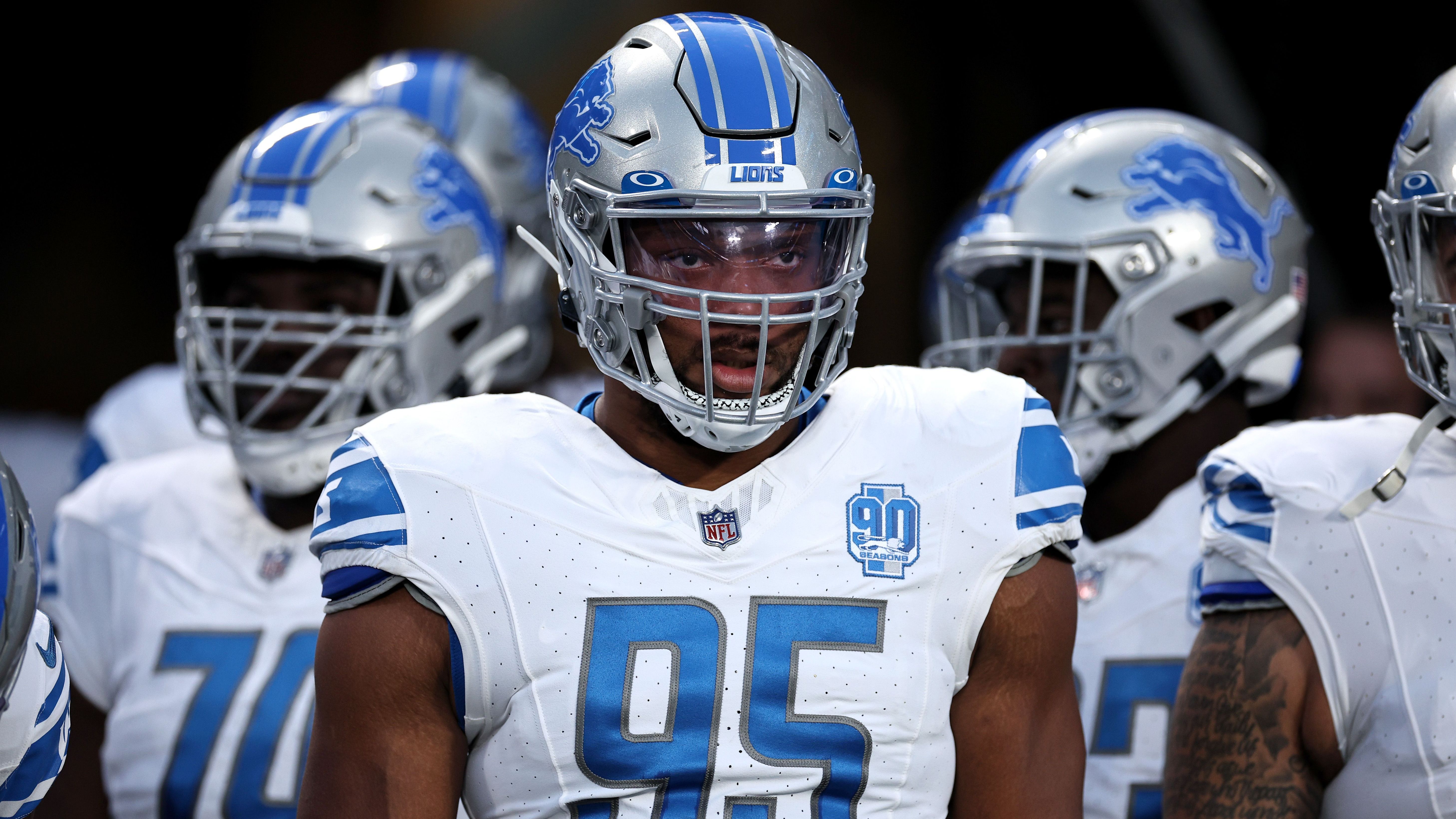 <strong>Romeo Okwara (Detroit Lions)<br></strong>Lions-Defensive-End Romeo Okwara zog nach acht NFL-Jahren einen Schlussstrich. In seinem Statement bedankte er sich bei allen Teamkollegen und Coaches und zeigte sich "gespannt, was als Nächstes kommt". In seinen ersten zwei Saisons spielte Okwara noch für die Giants, im Anschluss für Detroit.