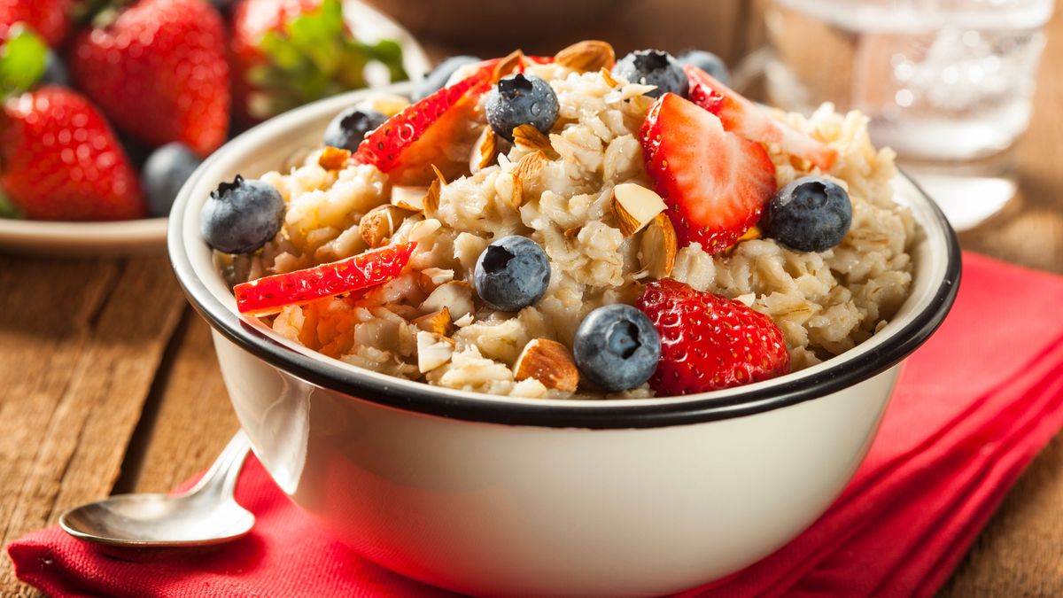 Healthy Homemade Oatmeal with Berries