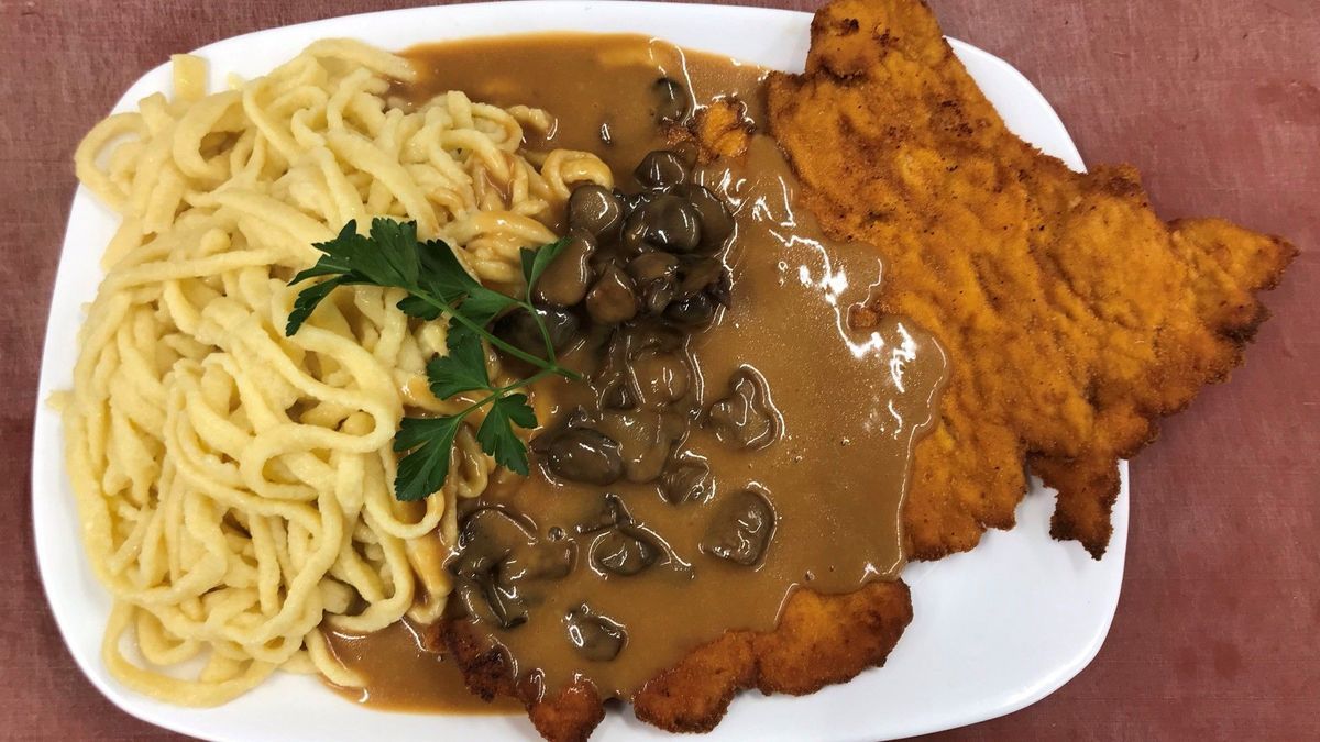 XXL Schnitzel Jäger Art