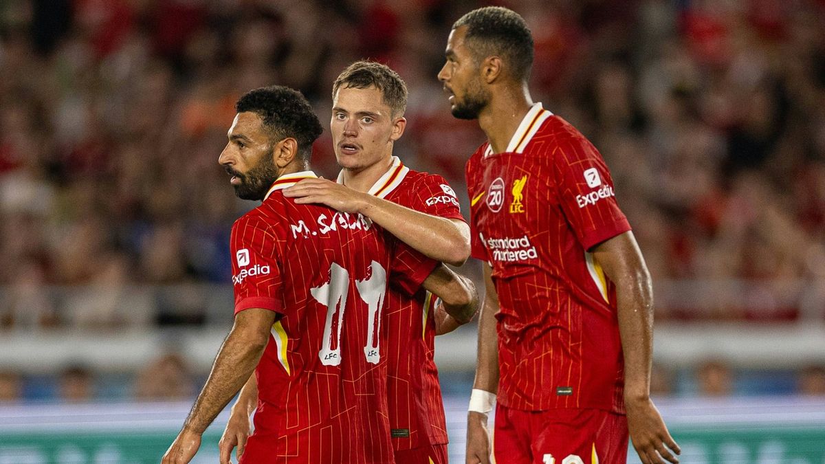 Trifft erstmals für Liverpool: Florian Wirtz (m.)