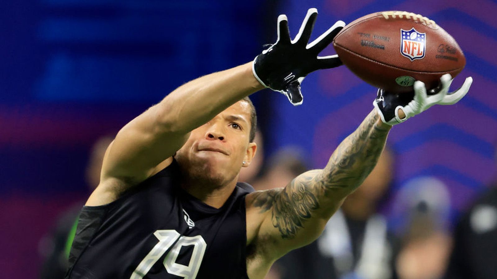 
                <strong>26. Pick: Tennessee Titans - Skyy Moore (Western Michigan), WR</strong><br>
                Du brauchst mehr Konstanz auf der Wide-Receiver-Position, zudem meckert gerade AJ Brown. Hol' einen Wide Receiver.Die Draft Needs der Titans: OL, WR, RB
              