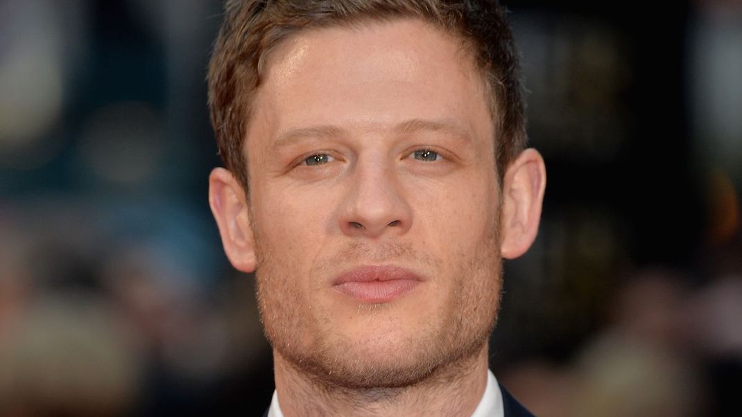 Dank seiner Serie "McMafia" bereits an das Tragen von Smokings gewöhnt: James Norton.