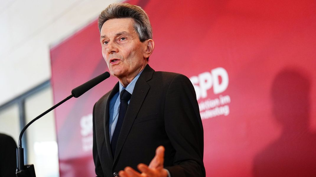 Der frühere SPD-Fraktionschef Rolf Mützenich ist einer der prominentesten Unterzeichner des Papiers. (Archivbild)