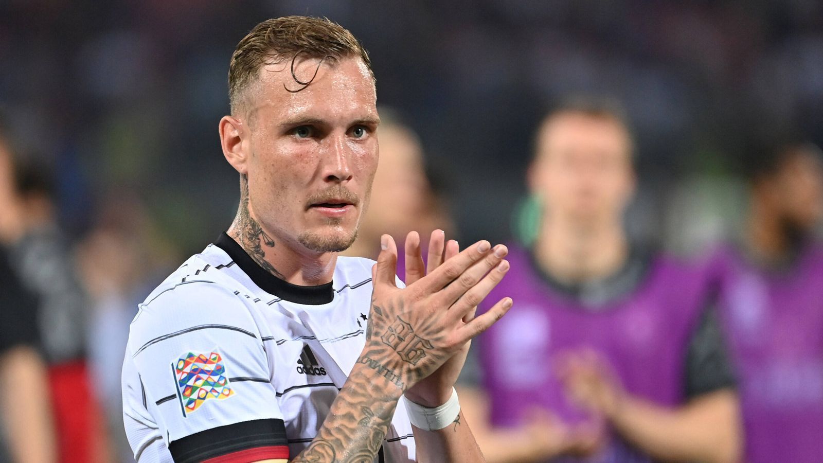 <strong>David Raum</strong><br>
                Steht auf seiner linken Seite ähnlich hoch wie Klostermann auf der anderen Seite. Ist immer gefährlich, immer in Bewegung, bereitet das 1:0 mit einer präzisen Flanke vor. Auch in Halbzeit zwei weiter engagiert. Gibt unter dem Strich eine Empfehlung in eigener Sache ab. ran-Note: 2