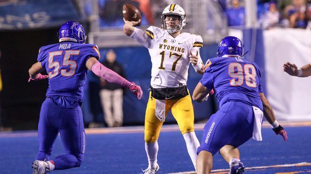 
                <strong>Josh Allen (Quarterback)</strong><br>
                1812 Yards, 16 Touchdowns und 6 Interceptions – wahrlich keine Ausbeute, die nach einem frühen Draft schreit, doch der Eindruck sollte bei Josh Allen nicht täuschen. Allen gilt als bester Athlet unter den Quarterbacks und belegte das immerhin mit fünf Rushing Touchdowns. Der 21-Jährige litt in dieser Saison unter dem Abgang seiner besten Receiver, wurde jedoch schon im Rahmen des letztjährigen Drafts als künftiger Number-One-Pick gehandelt.
              