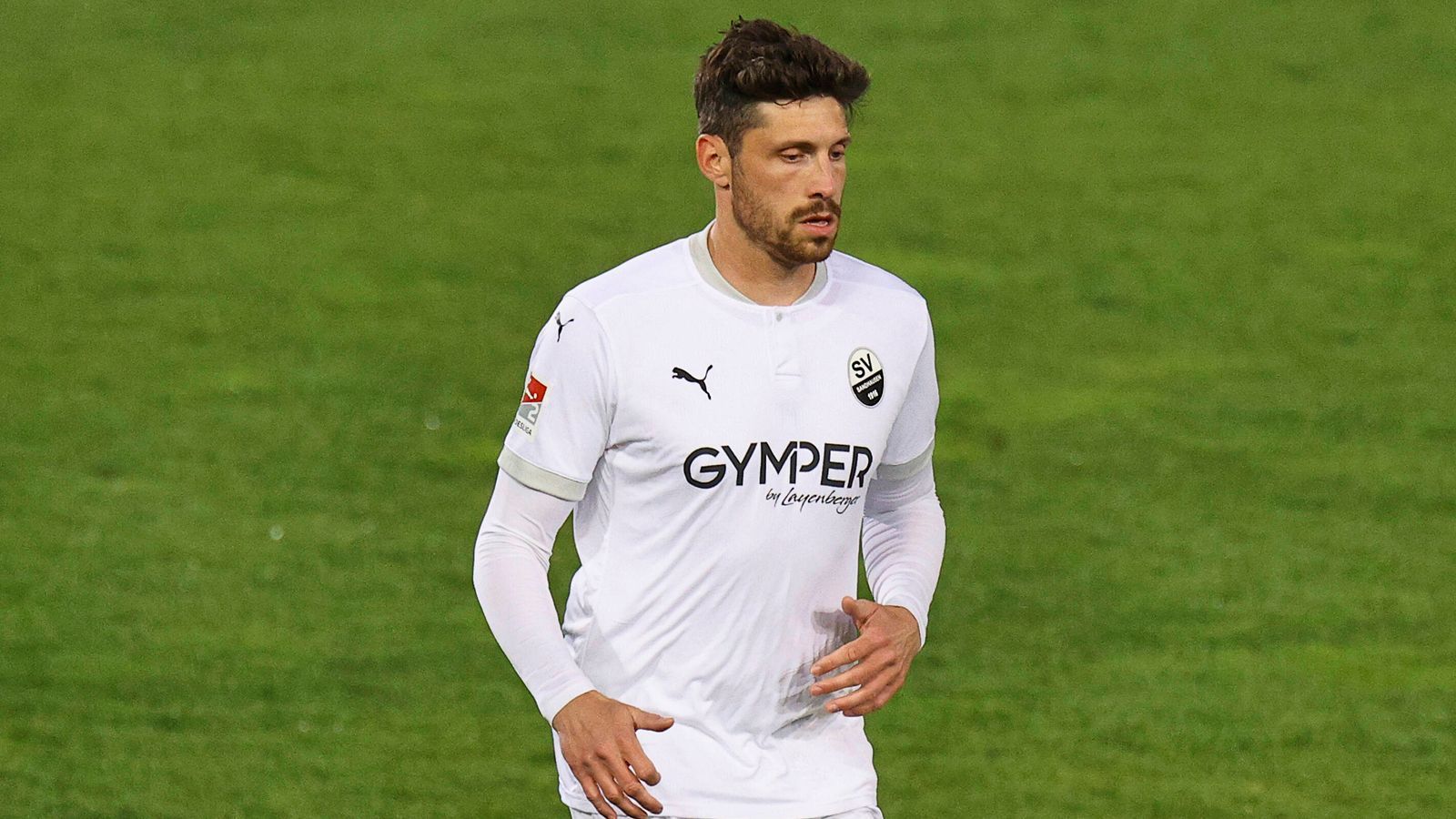 
                <strong>Tim Kister (zuletzt SV Sandhausen)</strong><br>
                Der langjährige Sandhausen-Profi Tim Kister hört mit 35 Jahren auf. Für den Innenverteidiger reichte es aufgrund langwieriger Sprunggelenksprobleme in seiner Abschiedssaison nur noch zu fünf Zweitliga-Einsätzen. "Die Zeit ist gekommen. Es ist ein trauriger Tag für mich, ich werde die aktive Karriere an den Nagel hängen. Wir haben viel zusammen erlebt", sagte der 1,93-Meter-Hüne im Mai in einem Video seines Klubs. In Sandhausen stand Kister seit 2013 unter Vertrag und bestritt für den Klub 179 Pflichtspiele. Zuvor lief Kister bereits für Dynamo Dresden und den VfR Aalen auf. 
              