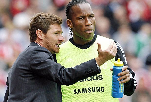 
                <strong>Der Machtkampf zwischen Andre Villas-Boas und den Chelsea-Stars</strong><br>
                Der "blaue Aufstand" gegen Andre Villas-Boas wird von Didier Drogba angeführt. In der Saison 2011/12 finden sich John Terry, Frank Lampard und eben Drogba häufiger auf der Bank wieder. Das Trio lässt sich das nicht gefallen und zettelt eine Meuterei an - mit Erfolg.
              