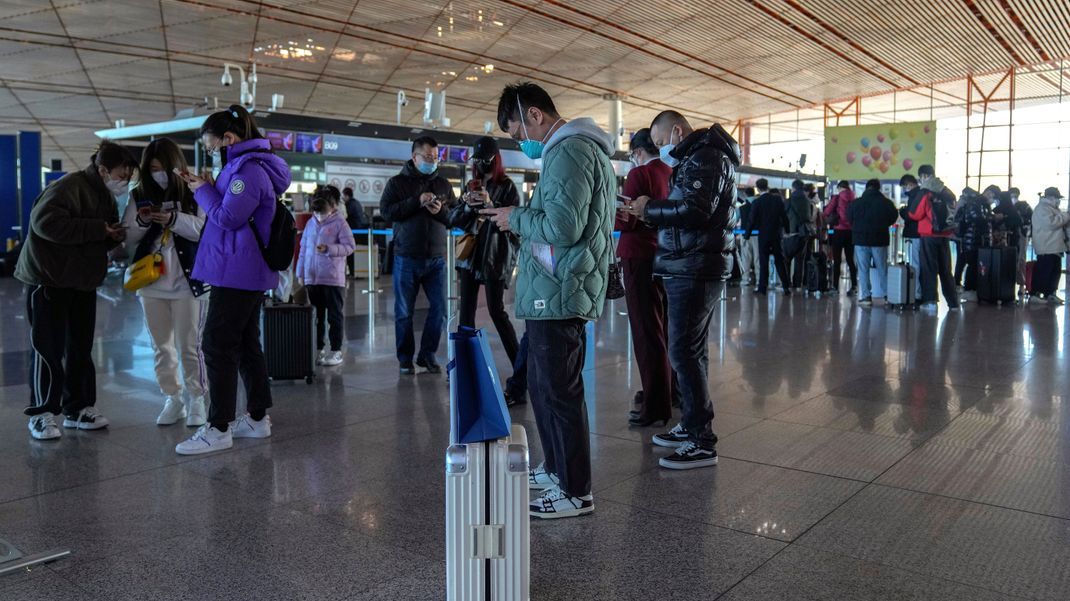 Die EU empfiehlt Corona-Tests für Reisende aus China.