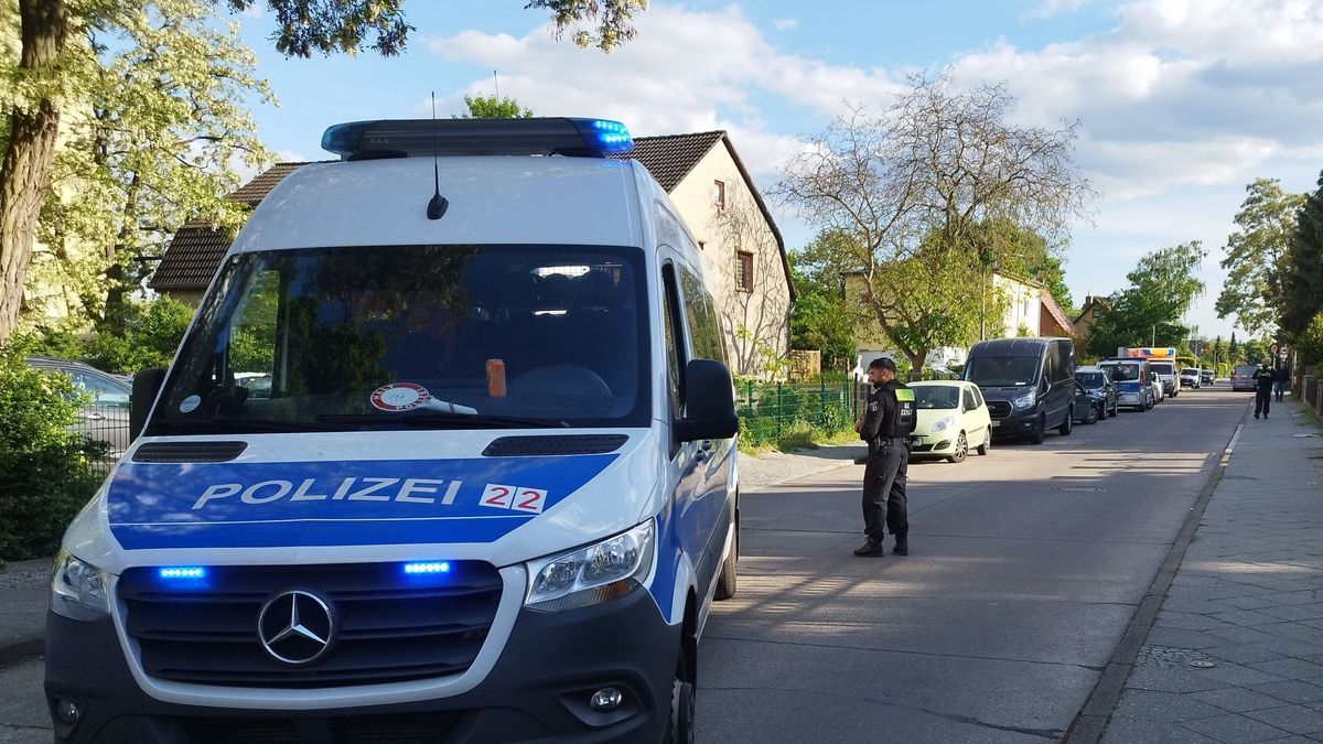 Im Berliner Bezirk Spandau ist ein Mann auf offener Straße getötet worden. 