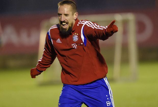
                <strong>Die Rückkehr des Filou</strong><br>
                Das sorgt auch bei Franck Ribéry für große Erheiterung. Der Franzose sprüht beim ersten Training geradezu vor Freude. Anscheinend hat er sein Teamkameraden sehr vermisst.
              