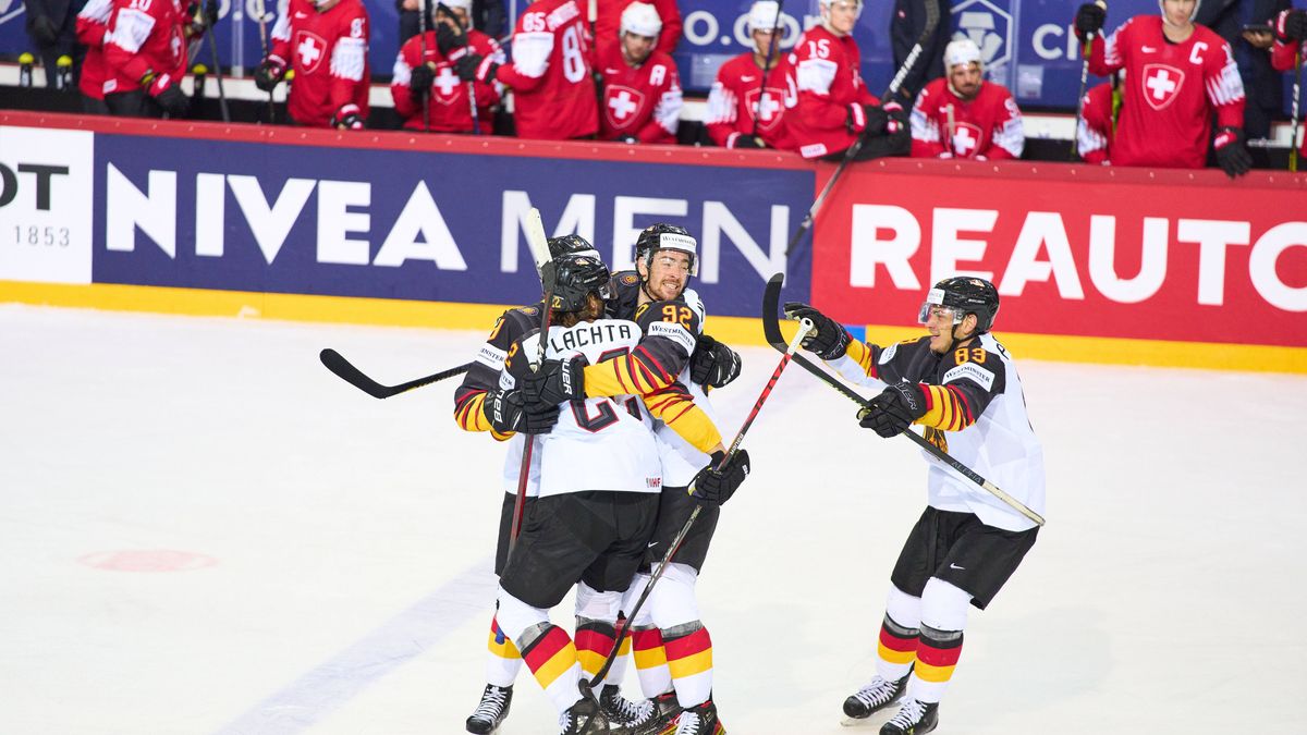 Leon Gawanke 9 of Germany scores for 2-2 with Marcel Noebels 92 of Germany Matthias Plachta 22 of Germany Leonard Leo Pföderl 83 of Germany SWITZERLAND - GERMANY 2-3 n.P. IIHF Ice hockey, Eishockey...