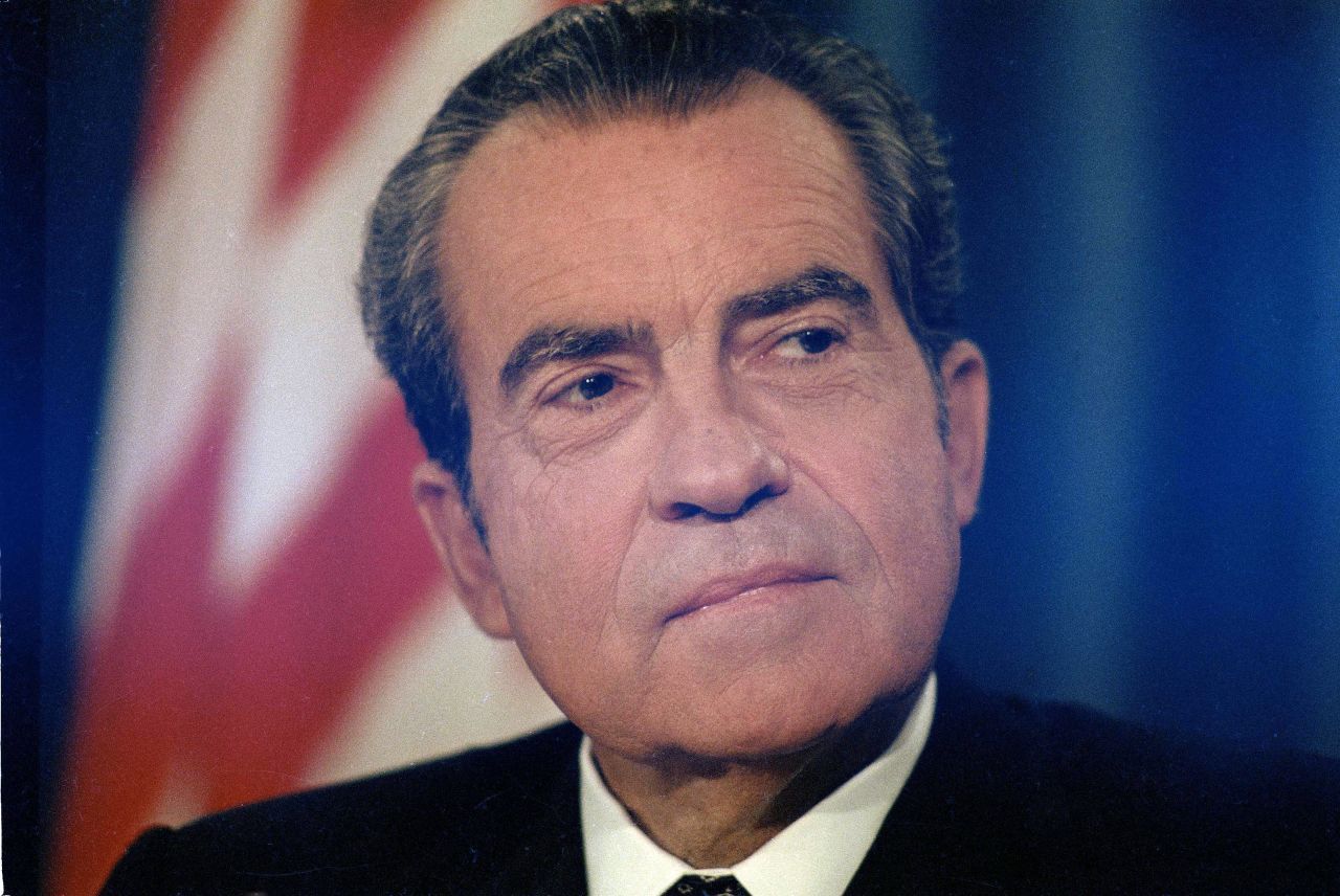 Richard Nixon lebte nach seinem Rücktritt noch 20 Jahre. Öffentlich bekannte er sich nie schuldig und verbrachte den Rest seines Lebens damit, die Bedeutung der Watergate-Affäre herunterzuspielen. Er blieb deshalb bis zu seinem Tod in 1994 eine umstrittene Figur. Gegenwärtig wird Nixon als prägend für die politische Ausrichtung der Republikanischen Partei angesehen. Sein Führungsstil soll auch den ehemaligen US-Präsidenten Do