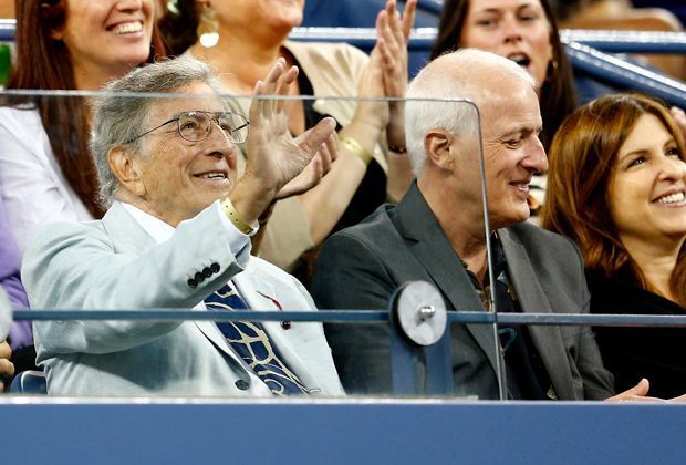 
                <strong>Tony Bennett</strong><br>
                Der gebürtige New Yorker und legendäre Jazzsänger Benett (li.) verfolgt das Geschehen auf dem Center Court. 
              