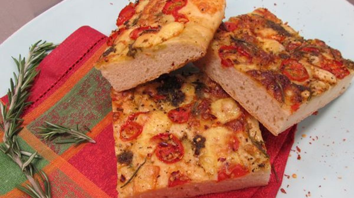 Pizza à la Focaccia: Das Rezept aus Enie backt