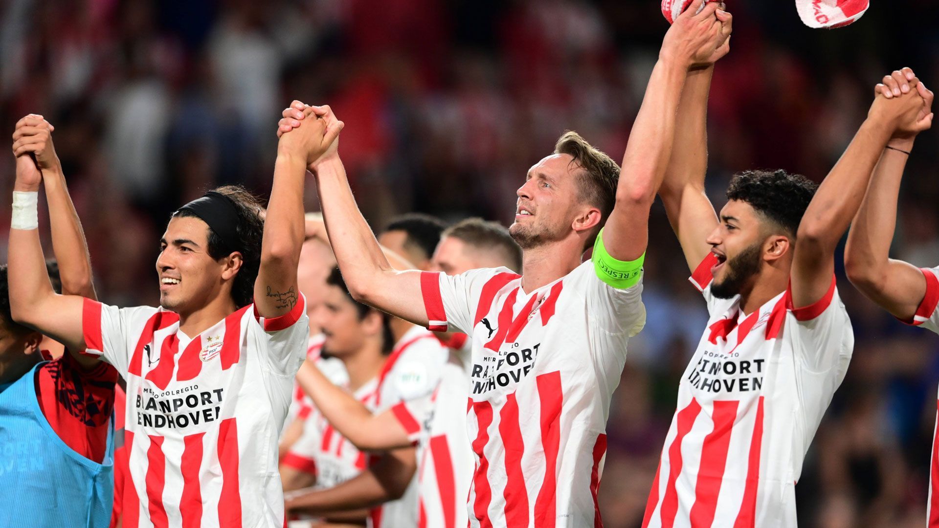 
                <strong>PSV Eindhoven</strong><br>
                In den Playoffs am 16. und 24. August treffen Tillman, Colak und Co. auf den niederländischen Vizemeister PSV Eindhoven. Und die PSV bewies bereits, dass sie in der Qualifikation mit großen Namen umgehen kann. Nach einem 1:1 im Hinspiel setzte sich PSV dank eines 3:2-Erfolgs nach Verlängerung gegen die AS Monaco durch. Den entscheidenden Treffer in der 109. Minute erzielte ein alter Bekannter der Bundesliga und des FC Barcelona, Luuk de Jong. 
              