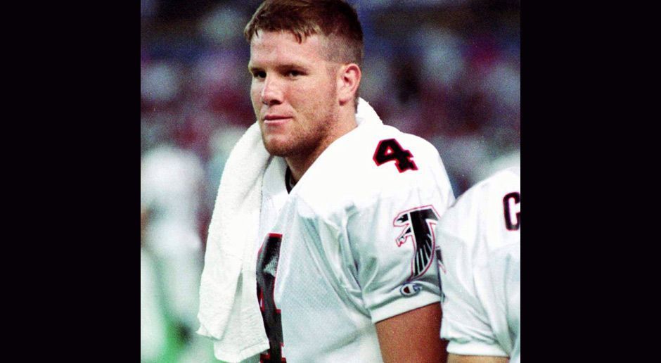 
                <strong>Brett Favre: Atlanta Falcons</strong><br>
                Wieder lief es zunächst nicht gut für den jungen Quarterback. Der erste NFL-Pass Favres wurde intercepted und zum Touchdown getragen. Insgesamt warf Favre nur vier Pässe in seiner ersten Saison, die alle incomplete waren. Atlantas Headcoach Jerry Glanville sagte, dass er Favre nur im Falle eines Flugzeugabsturzes nochmal einsetzen würde. Favre wurde daraufhin zu den Green Bay Packers transferiert, was wohl die beste Entscheidung seiner Karriere war.
              