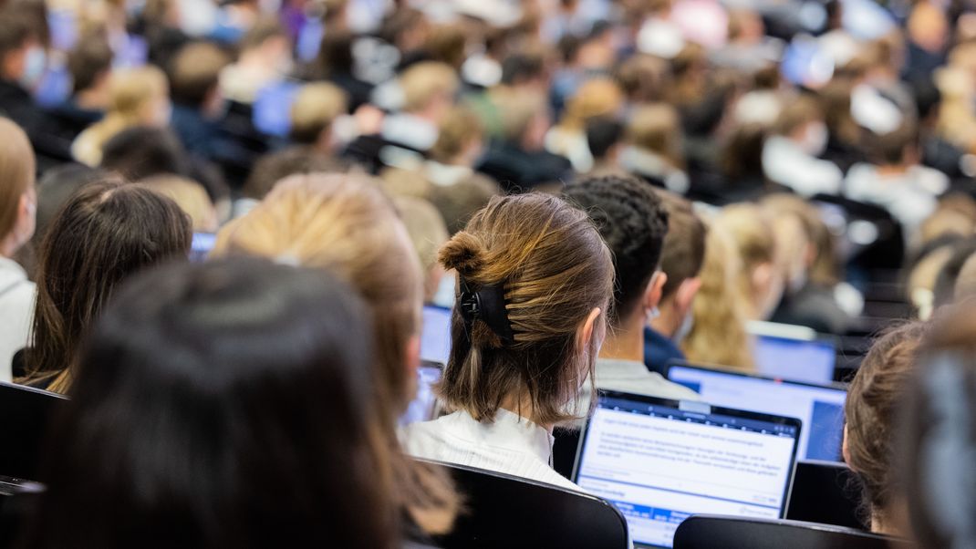 Am Mittwoch (24. Mai) wurde die 22. Sozialerhebung zur finanziellen, sozialen und gesundheitlichen Situation der Studierenden in Berlin vorgestellt.