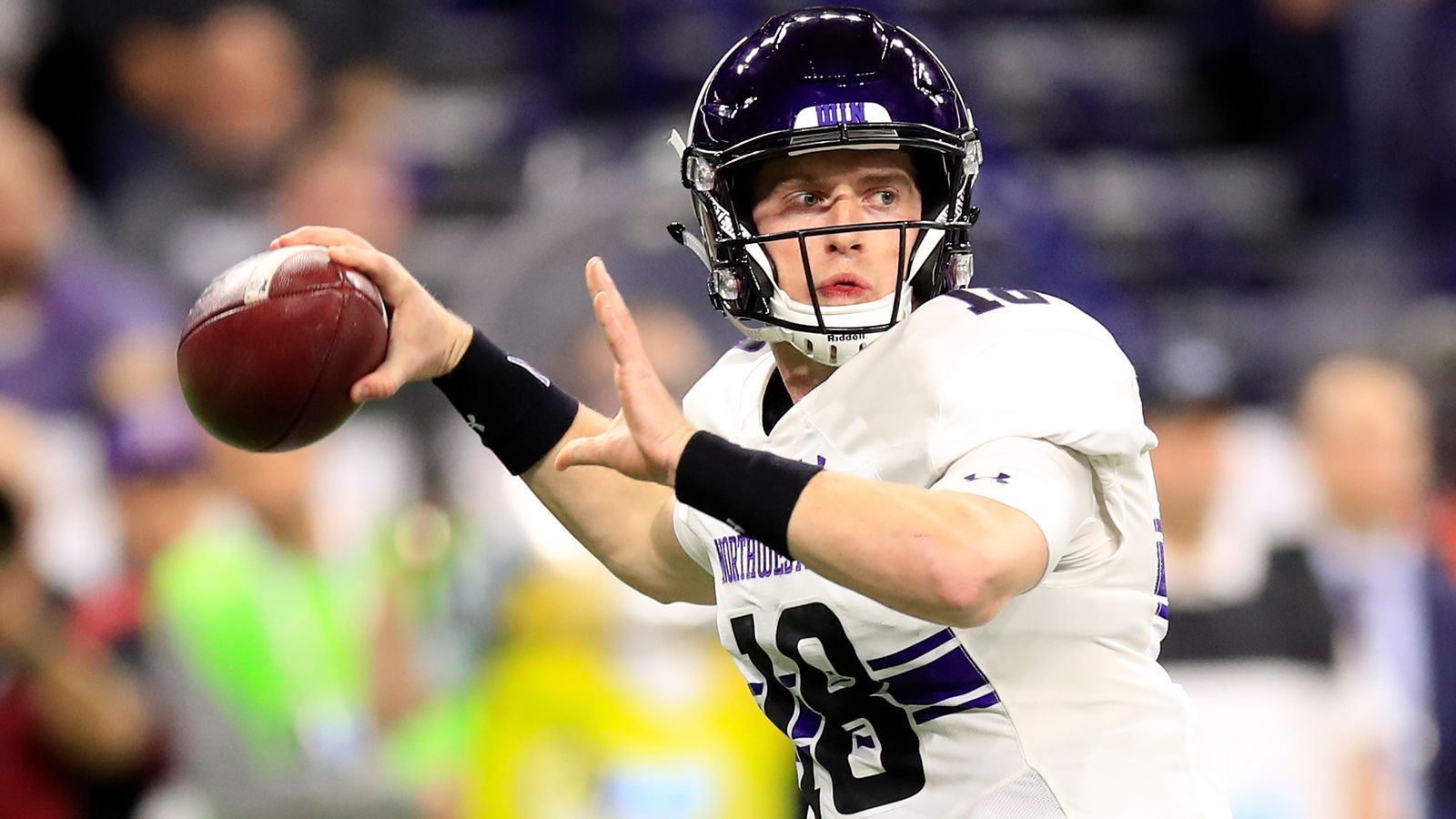 
                <strong>Clayton Thorson</strong><br>
                College: Northwestern UniversityWonderlic-Score: 31
              