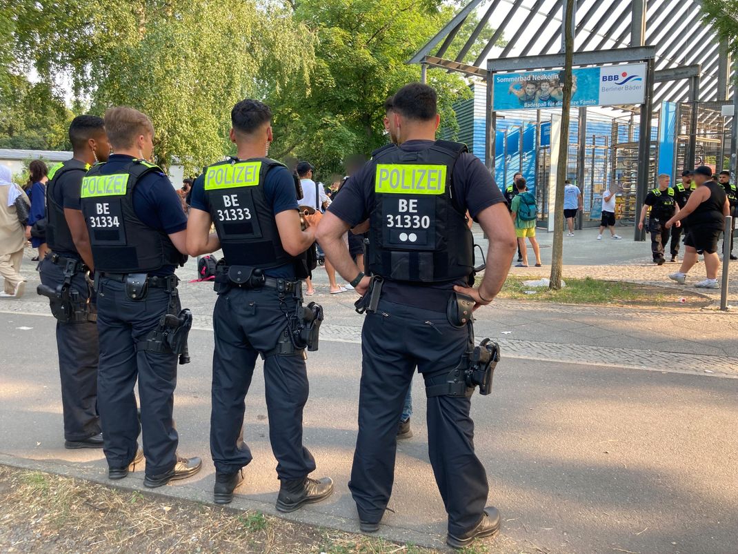 Das Berliner Freibad am Columbiadamm bleibt wegen Ausschreitungen bis auf Weiteres geschlossen.