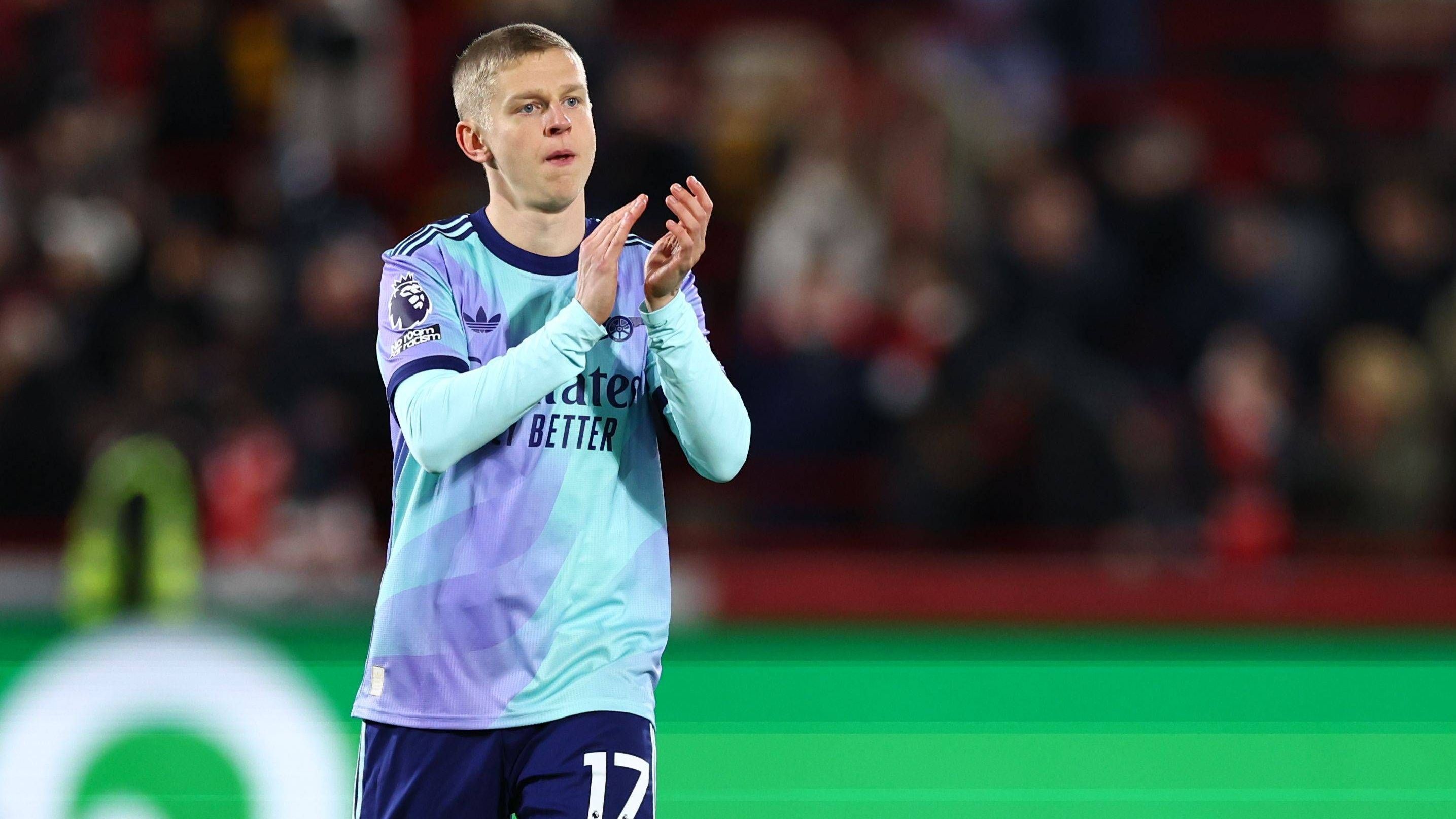 <strong>Oleksandr Zinchenko (FC Arsenal)</strong><br>Nach den Informationen von "Sky" beobachtet Borussia Dortmund den vielseitig einsetzbaren Oleksandr Zinchenko. Der Abwehrspieler kann sowohl auf der linken Verteidigerposition als auch im zentralen Mittelfeld agieren. Der von Manchester City gekommene Ukrainer spielt bei Arsenal kaum noch eine Rolle. Uneinigkeiten gibt es bei den Transfermodalitäten: Demnach will Dortmund den Spieler ausleihen, Arsenal jedoch verkaufen.