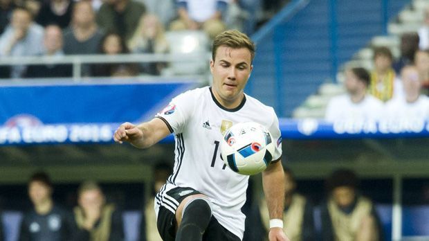 
                <strong>Mario Götze</strong><br>
                Mario Götze: Das Engagement war da, er rannte, er wollte. Aber das er wirklich Deutschlands beste Option im Sturm ist, wird immer unrealistischer. Als Angreifer strahlt er einfach viel zu wenig Torgefahr aus. ran-Note: 5
              
