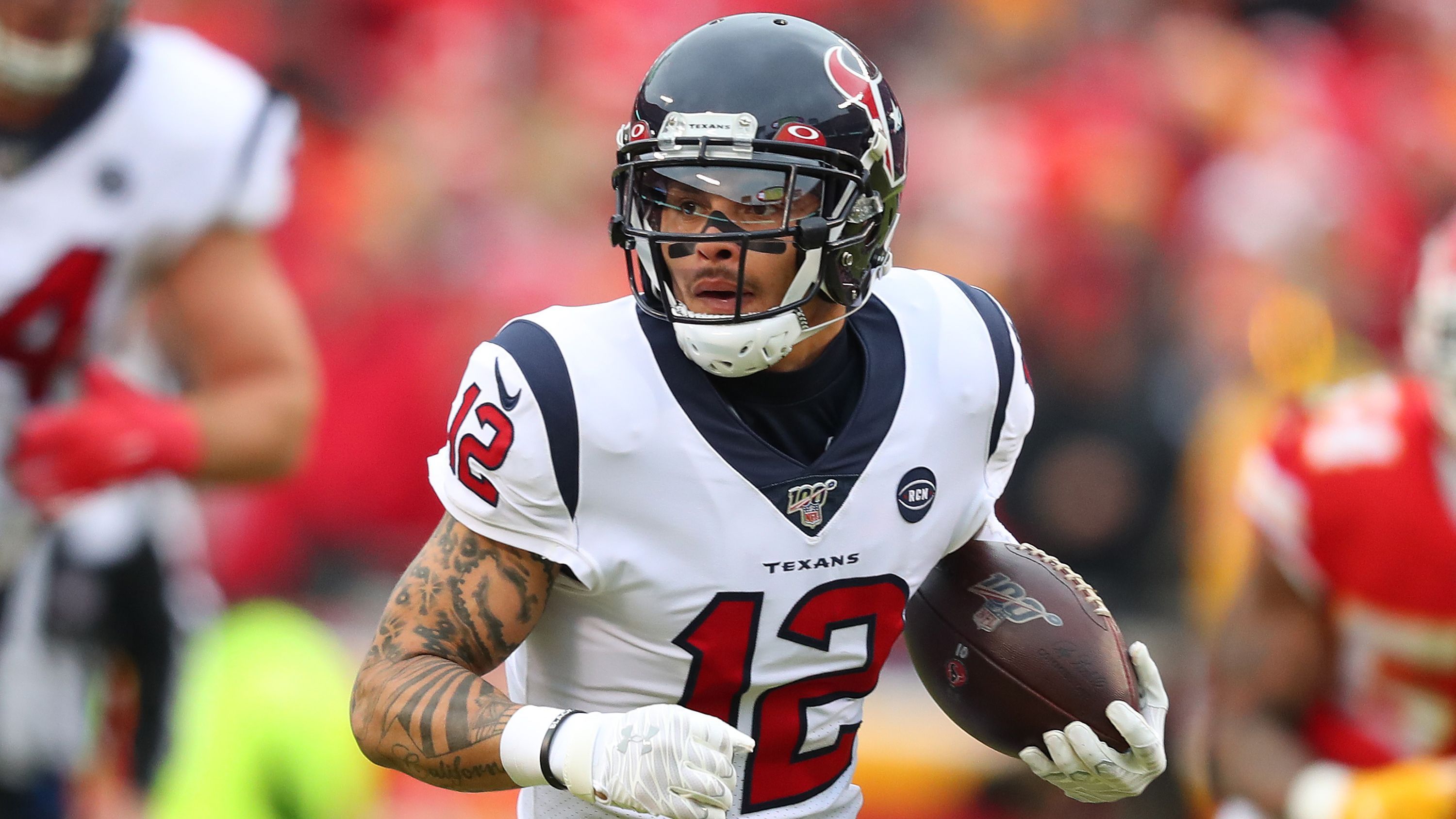 
                <strong>Nach Texans-Aus: Die möglichen Landing Spots für Wide Receiver Kenny Stills</strong><br>
                Am Freitag gaben die Houston Texans offiziell bekannt, dass sie Wide Receiver Kenny Stills entlassen haben. Ein interessiertes Team müsste folglich Stills bestehenden Vertrag fortzahlen, wenn sie ihn von der Waiver List verpflichten würden. Der Spieler stand in dieser Saison mit sieben Millionen Dollar bei den Texans in den Büchern und würde entsprechend den noch offenen Betrag von seinem neuen Team erhalten.
              