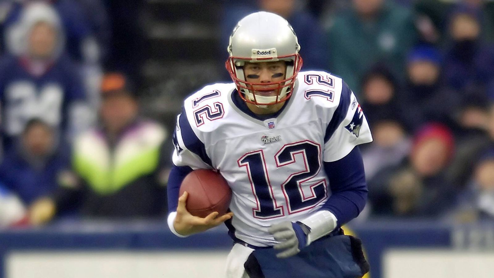 
                <strong>Saison 2005</strong><br>
                Nach der Saison 2005 verlängerten die Patriots erneut mit ihrem Star-Quarterback. Brady unterschrieb einen neuen Vierjahresvertrag, der ihm knapp 43 Millionen Dollar einbringen sollte.Jahreseinkommen: 12.004.180 Dollar
              
