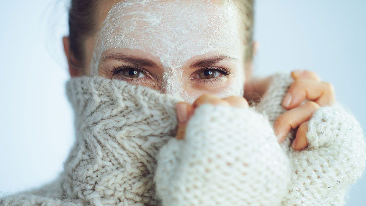 Reichhaltige Gesichtsmasken schützen deine Haut vor kalter Winterluft, trockener Heizungsluft, Regen und Wind.