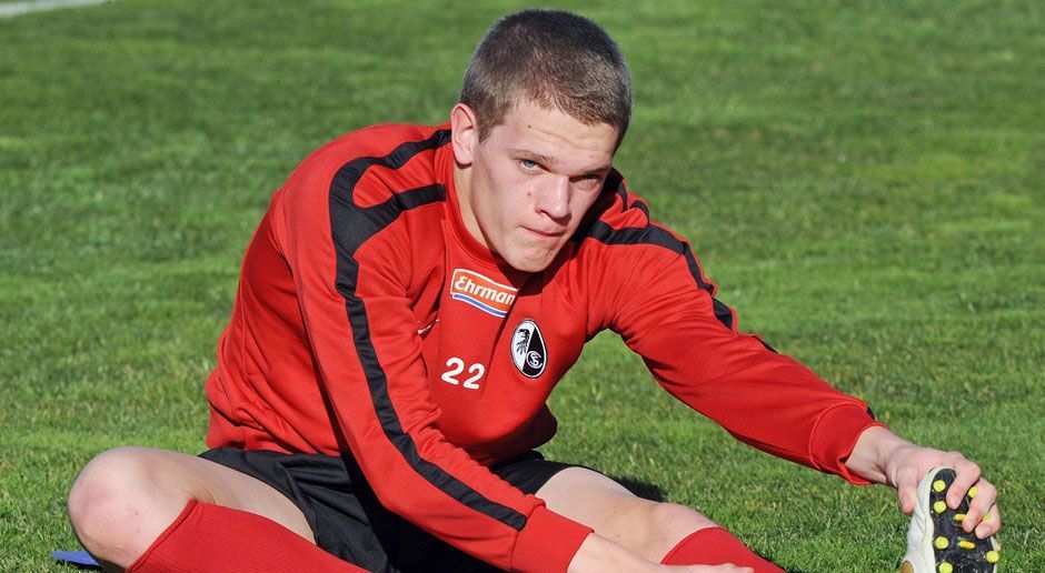 
                <strong>SC Freiburg</strong><br>
                Ein Spieler: Matthias Ginter
              