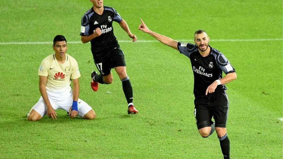 Karim Benzema (r.) bejubelt seinen Führungstreffer