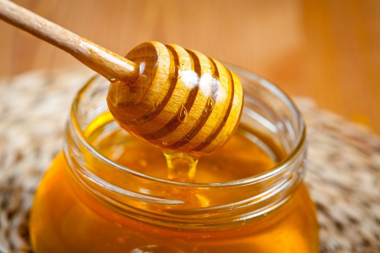Medizinischer Honig wird mit radioaktiven Gamma-Strahlen steril und haltbar gemacht. Dass er bei Wundheilung wirkt, belegen zahlreiche Studien.