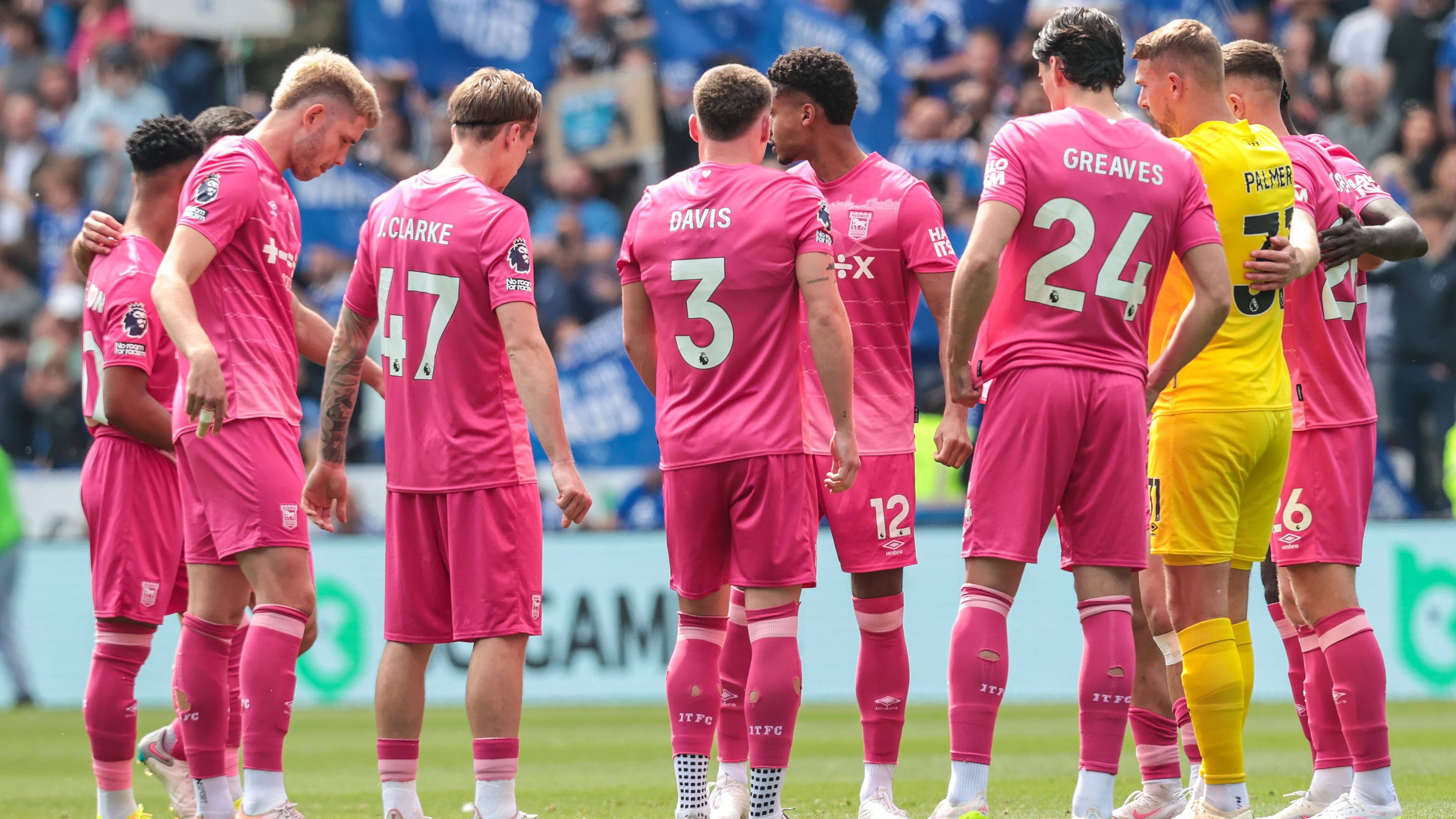 <strong>Absteiger: Ipswich Town (England)</strong><br>Auch die 22 Punkte und schmalen vier Siege von Ipswich Town reichen letztendlich nicht für den Klassenerhalt. Wie bei Southampton war auch für das Team von Kieran McKenna schnell klar, dass die Saison wahrscheinlich auf einen Abstieg hinausläuft. Auch Ipswich muss damit bereits nach einer Saison in der Premier League wieder zurück in die Championship.