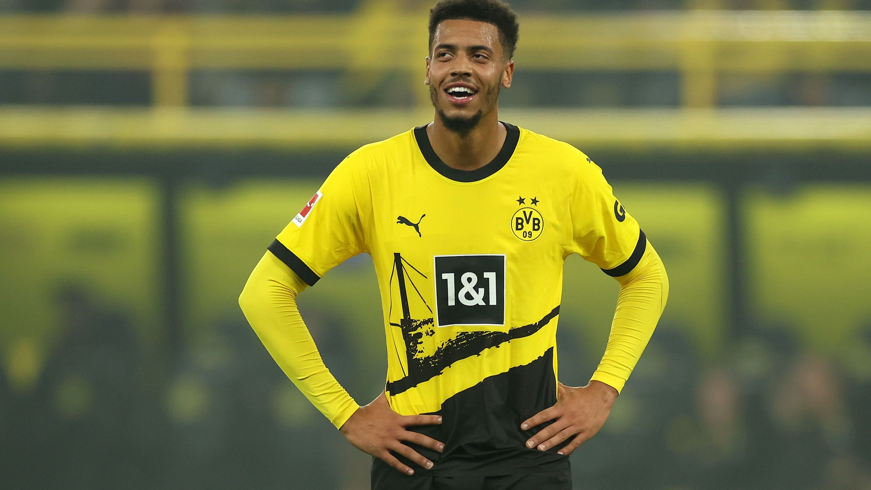 <strong>Flop: Felix Nmecha (Borussia Dortmund)</strong><br>Auch Felix Nmecha durfte zuletzt in der Champions League ein Tor für seinen neuen Klub feiern. Doch alles in allem kommt vom Nationalspieler, den sich Borussia Dortmund 30 Millionen Euro kosten ließ, viel zu wenig. Angeblich war der Ex-Wolfsburger ein Wunschspieler von Edin Terzic, doch die richtige Rolle muss der Trainer für ihn erst noch finden.