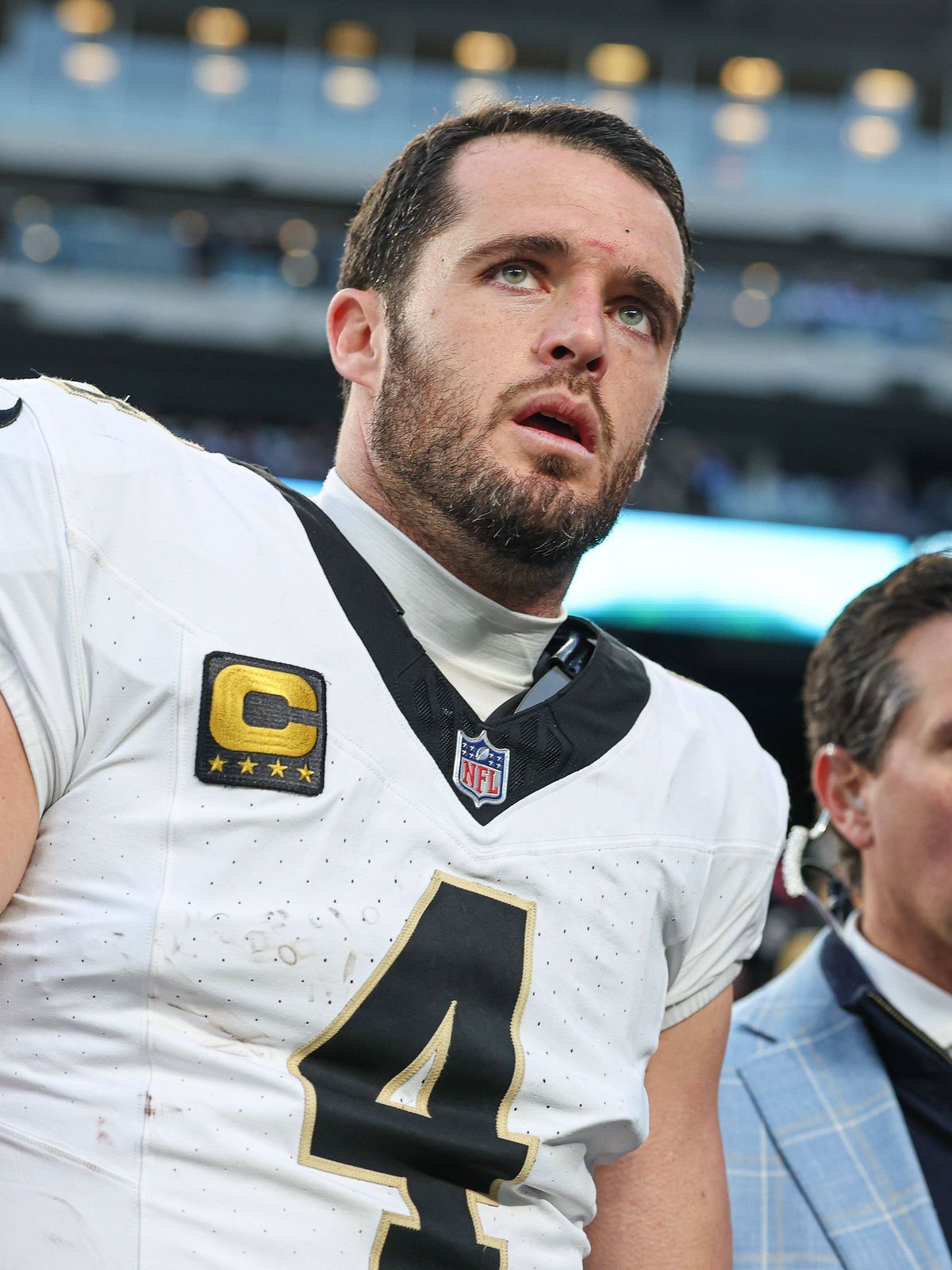 NFL, American Football Herren, USA New Orleans Saints at New York Giants Dec 8, 2024; East Rutherford, New Jersey, USA; New Orleans Saints quarterback Derek Carr (4) walks off the field after field...