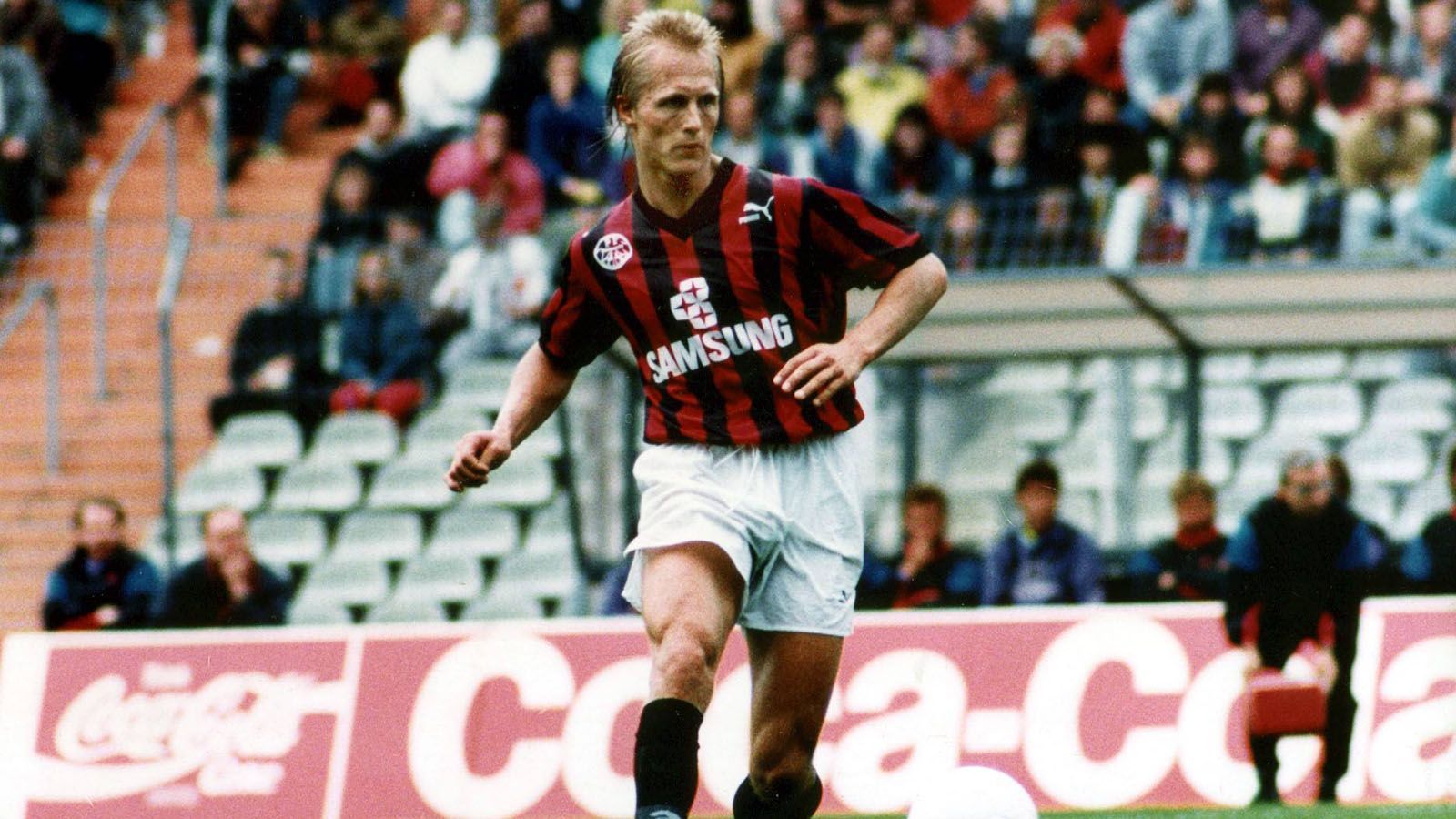 
                <strong>Saison 1989/90</strong><br>
                Torschützenkönig: Jörn Andersen (Eintracht Frankfurt) - 18 Tore
              