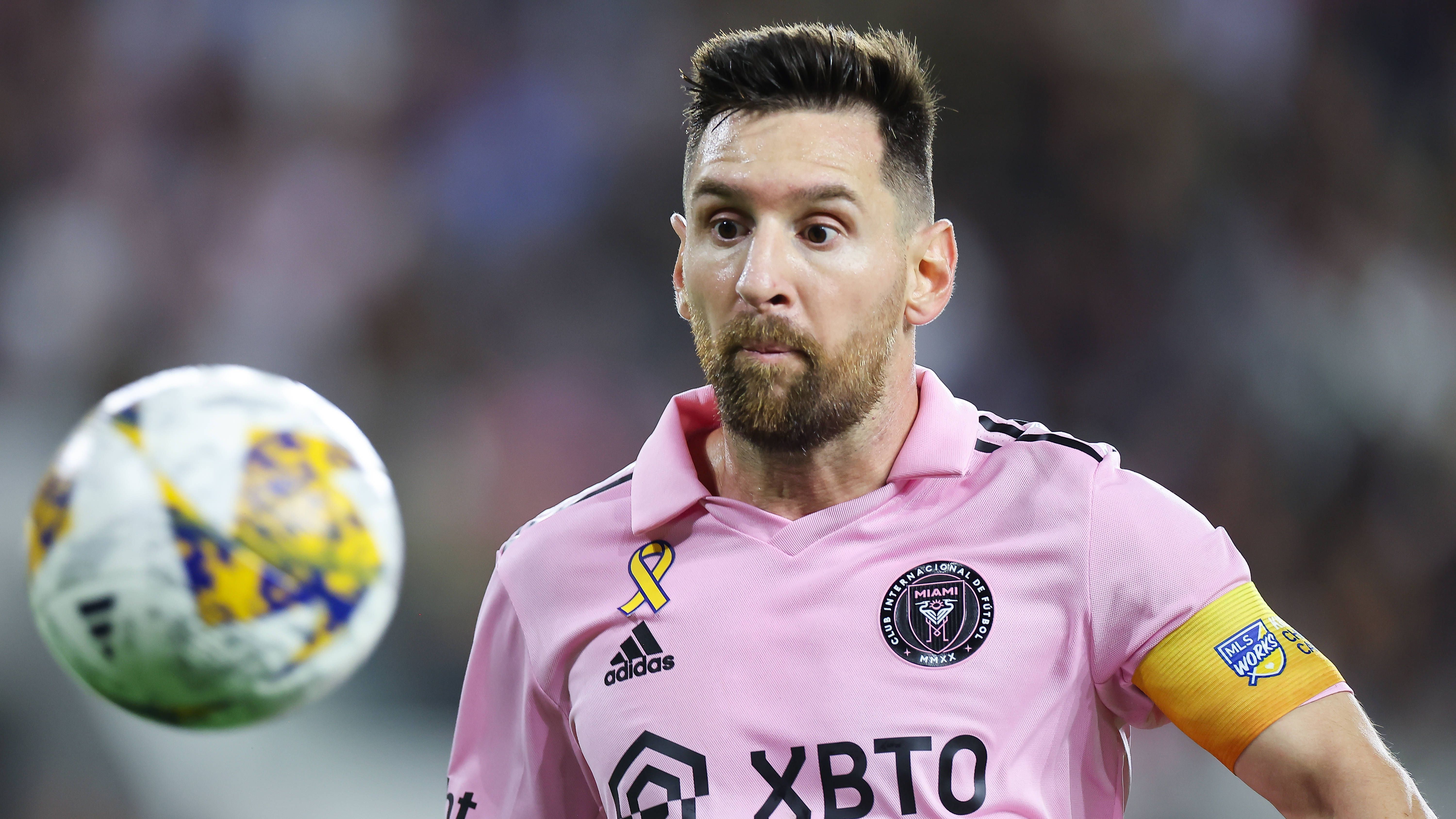 <strong>Lionel Messi</strong><br>Position: Rechtsaußen<br>Klub: Paris Saint-Germain (2022/23), jetzt Inter Miami