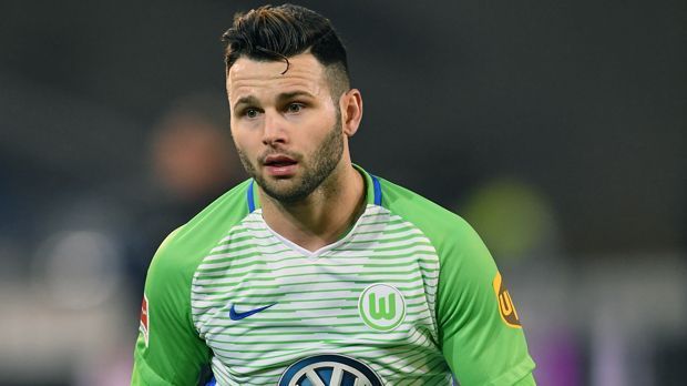 
                <strong>VfL Wolfsburg</strong><br>
                Zugänge: Renato Steffen (Bild/FC Basel, 1,75 Millionen Euro Ablöse), Admir Mehmedi (Bayer Leverkusen, acht Millionen Euro Ablöse), Josip Brekalo (VfB Stuttgart, Rückkehr nach Leihe)Abgänge: Mario Gomez (VfB Stuttgart, drei Millionen Euro Ablöse), Kaylen Hinds (SpVgg Greuther Fürth, Leihe), Marvin Stefaniak (1. FC Nürnberg, Leihe), Paul-Georges Ntep (St. Etienne, Leihe)Einnahmen: drei Millionen EuroAusgaben: 9,75 Millionen Euro
              