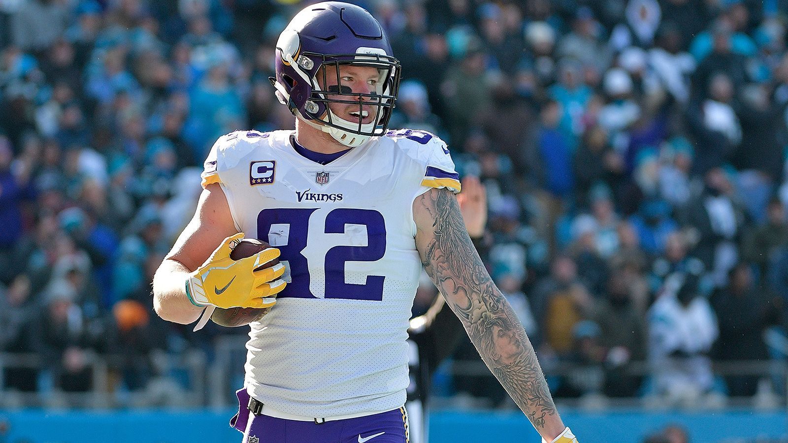 
                <strong>Kyle Rudolph (Minnesota Vikings)</strong><br>
                Teamkollege Kyle Rudolph schließt sich an. "Ich hab einige Freunde bei den Rams, im Hause Rudolph werden wir also die Rams anfeuern. Wenn ich allerdings auf den MVP des Spiels tippen muss und Tom Brady spielt, dann ist es schwer für mich, nicht Tom Brady zu nehmen."
              