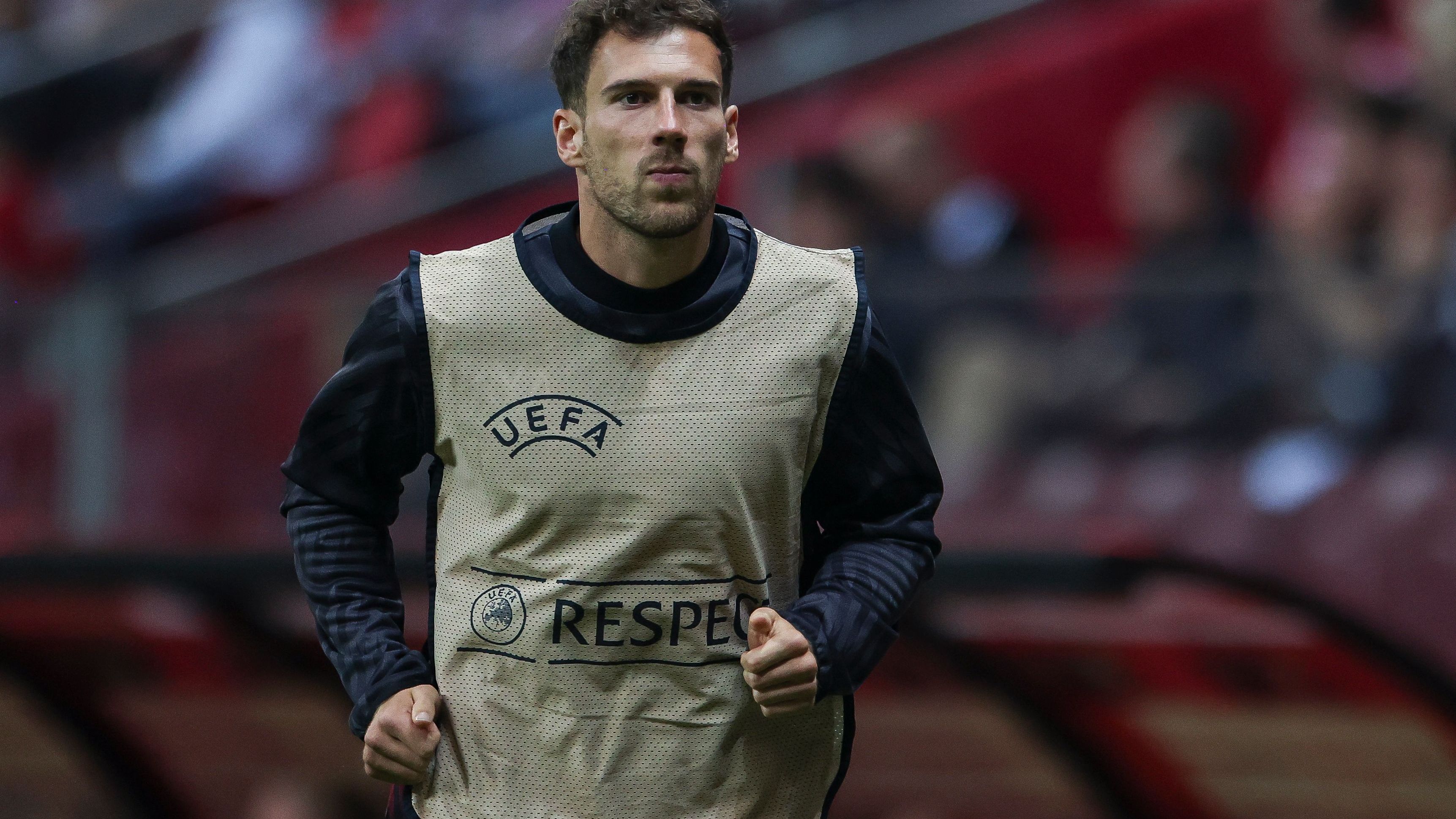 <strong>Leon Goretzka (FC Bayern)</strong><br>Weiter schrieb er: "Gleichzeitig muss ich die Entscheidung des Trainers akzeptieren und werde weiter jeden Tag hart arbeiten um an den guten Start in die Saison anzuknüpfen. Ich wünsche uns allen zwei erfolgreiche Spiele und freue mich, wenn wir alle zusammen die Jungs bei den Spielen unterstützen ! Spätestens zur EM in unserem Land brauchen wir Euch alle!"