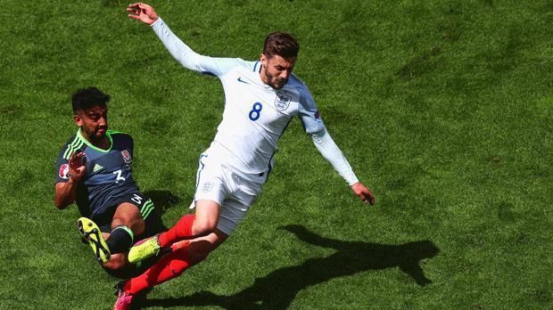 
                <strong>Adam Lallana</strong><br>
                Adam Lallana: Auch er konnte dem Angriffsspiel der Three Lions keinen entscheidenden Stempel aufdrücken, hatte mit seinen Aktionen nur selten Erfolg. Lief und rackerte dafür viel, blieb aber unauffällig. Ging in der 73. Minute für Marcus Rashford vom Platz. ran-Note: 4
              