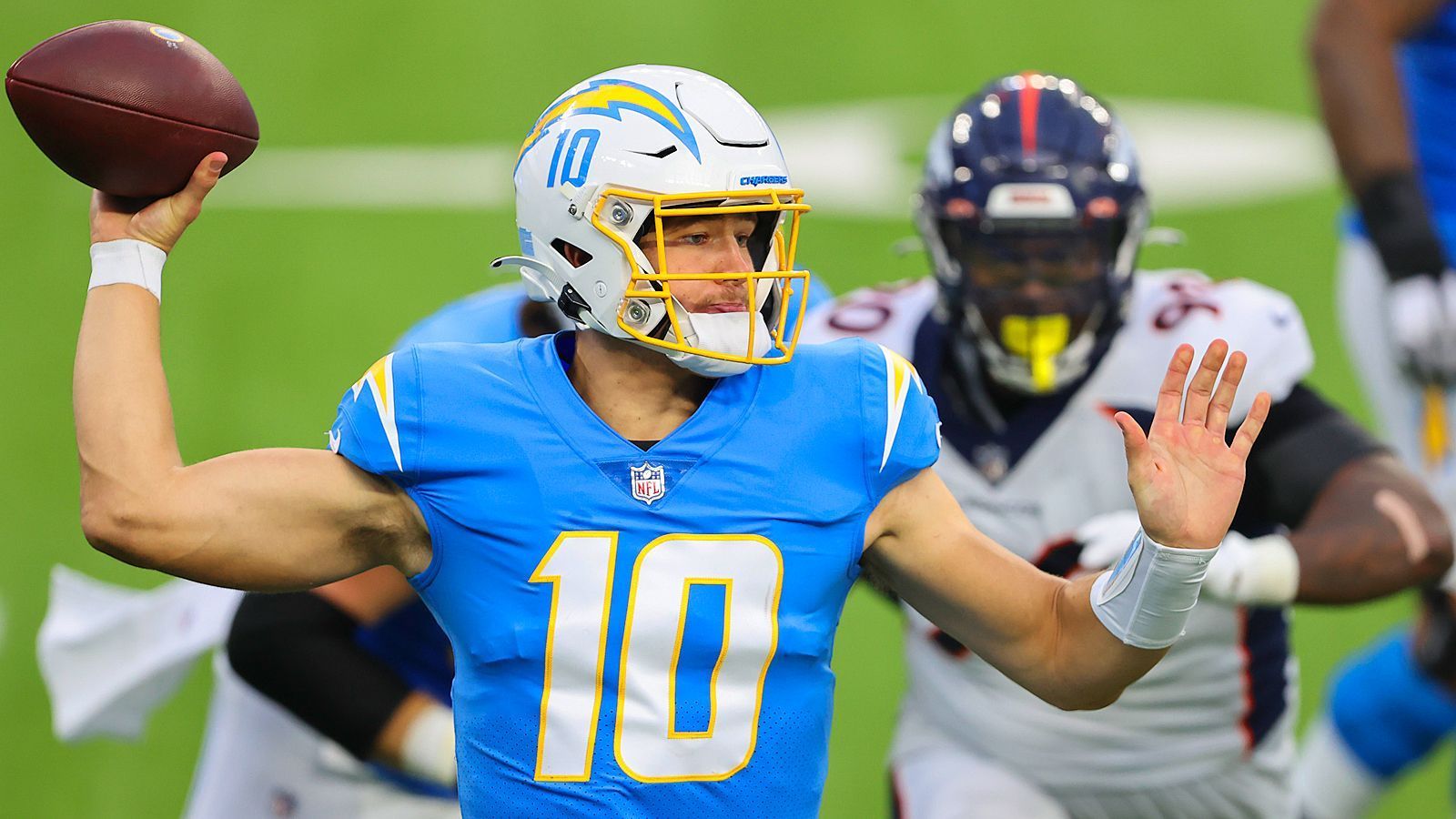 
                <strong>Offensive Rookie of the Year: Justin Herbert (Los Angeles Chargers)</strong><br>
                41 von 50 Stimmen
              